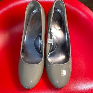 Basic Taupe Pumps! 👠